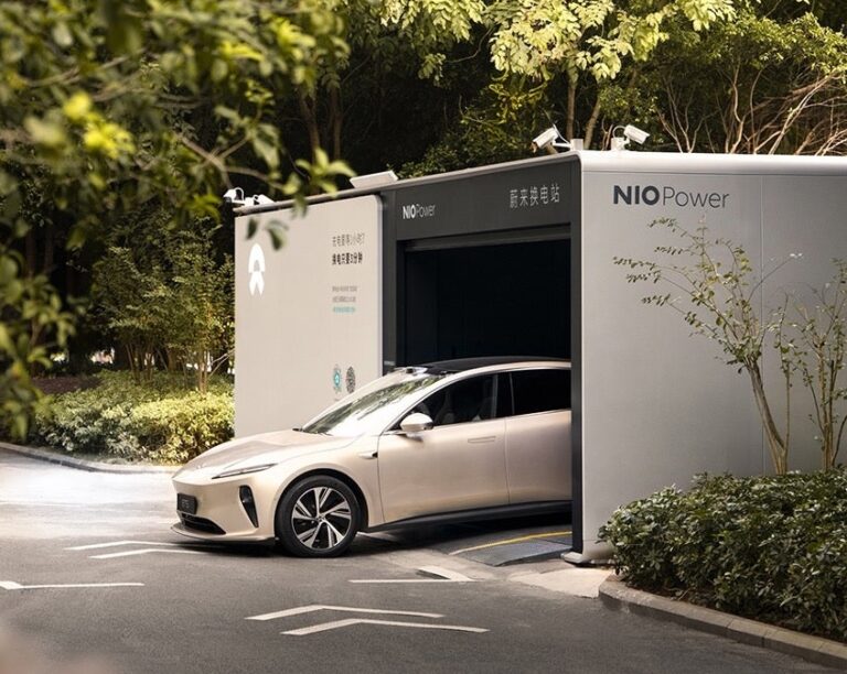 nio exiting a battery swap station 2024