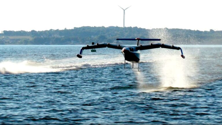 2 Ready to experience the aloha spirit on a sustainable seaglider