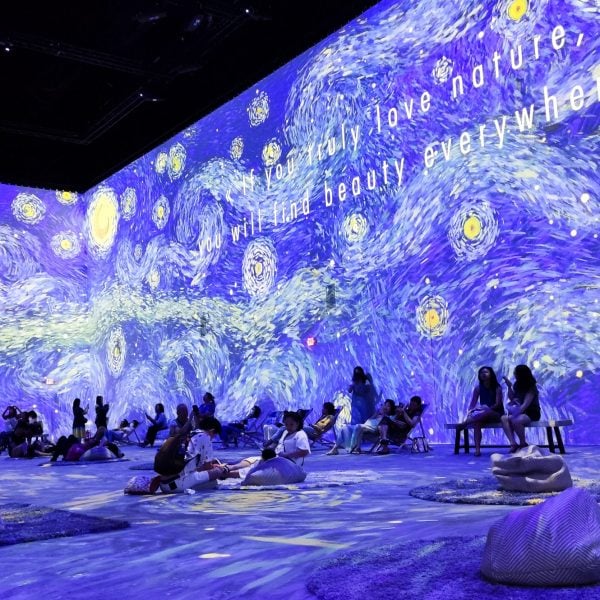 van gogh starry night immersive exhibition hero dezeen 2364 col 0