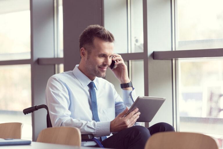 gettyimages investor uses tablet and phone