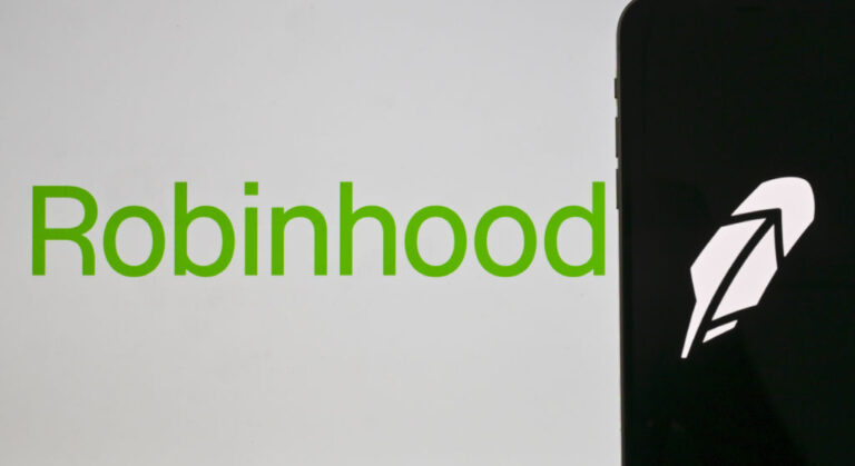 robinhood logo on smartphone hood