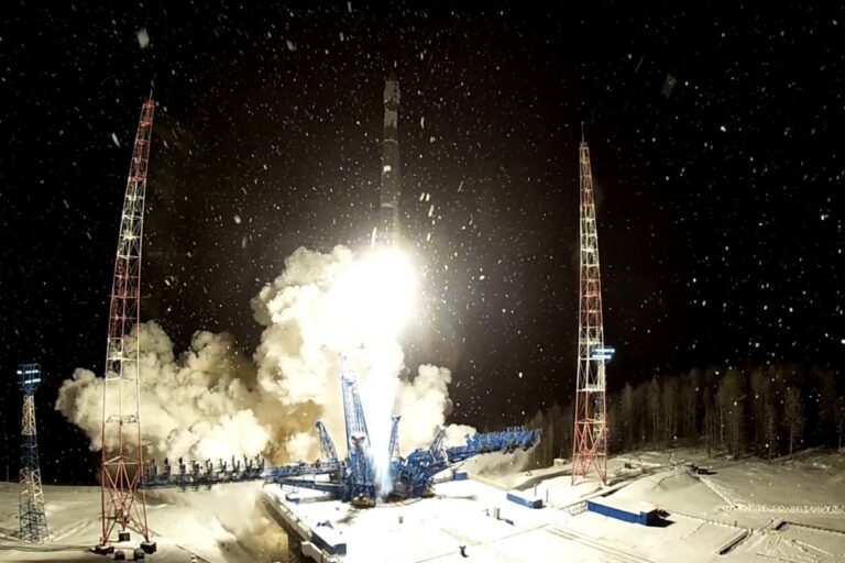 soyuz 2 1v rocket launch russian defense ministry