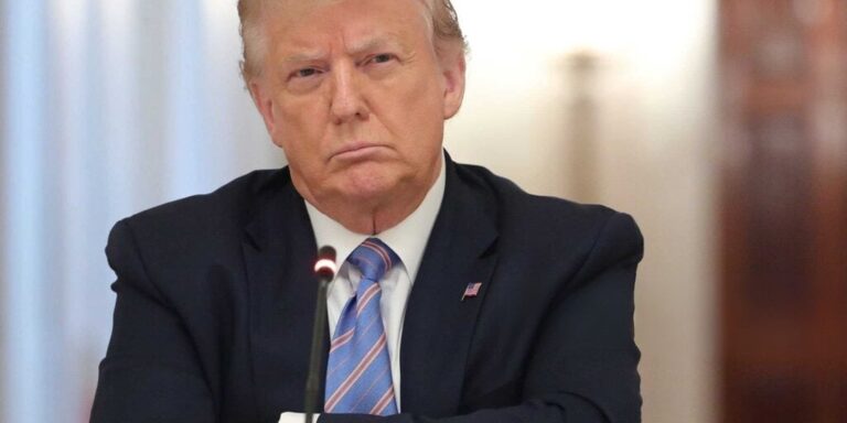 donald trump arms crossed gID 7