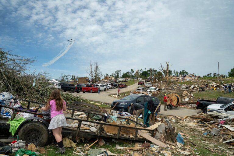 tornado debris in london kentucky